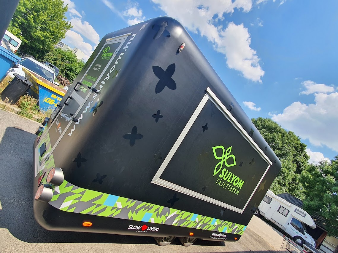 A Sulyom Slow Food Truck 2026. április 18-án a TulipGardenben, a Tisza-tónál. Csak egy napig. Tisza-tavi Gasztrokör. A Tisza-tó. Több Ízben...